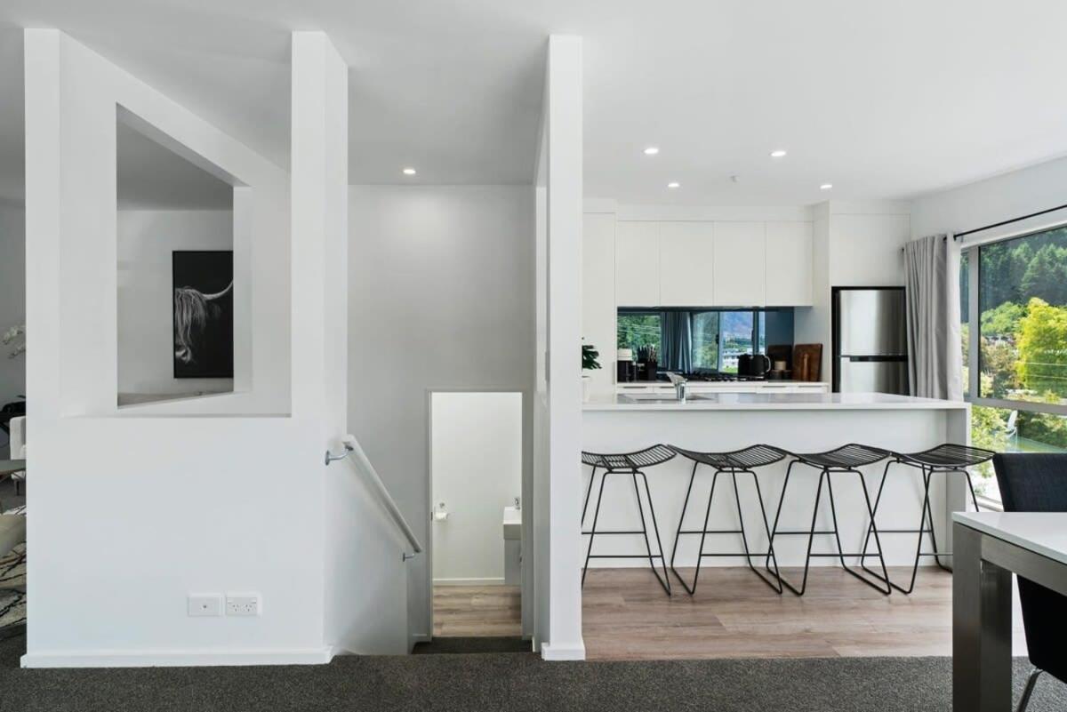 Central Queenstown Luxury Exterior photo