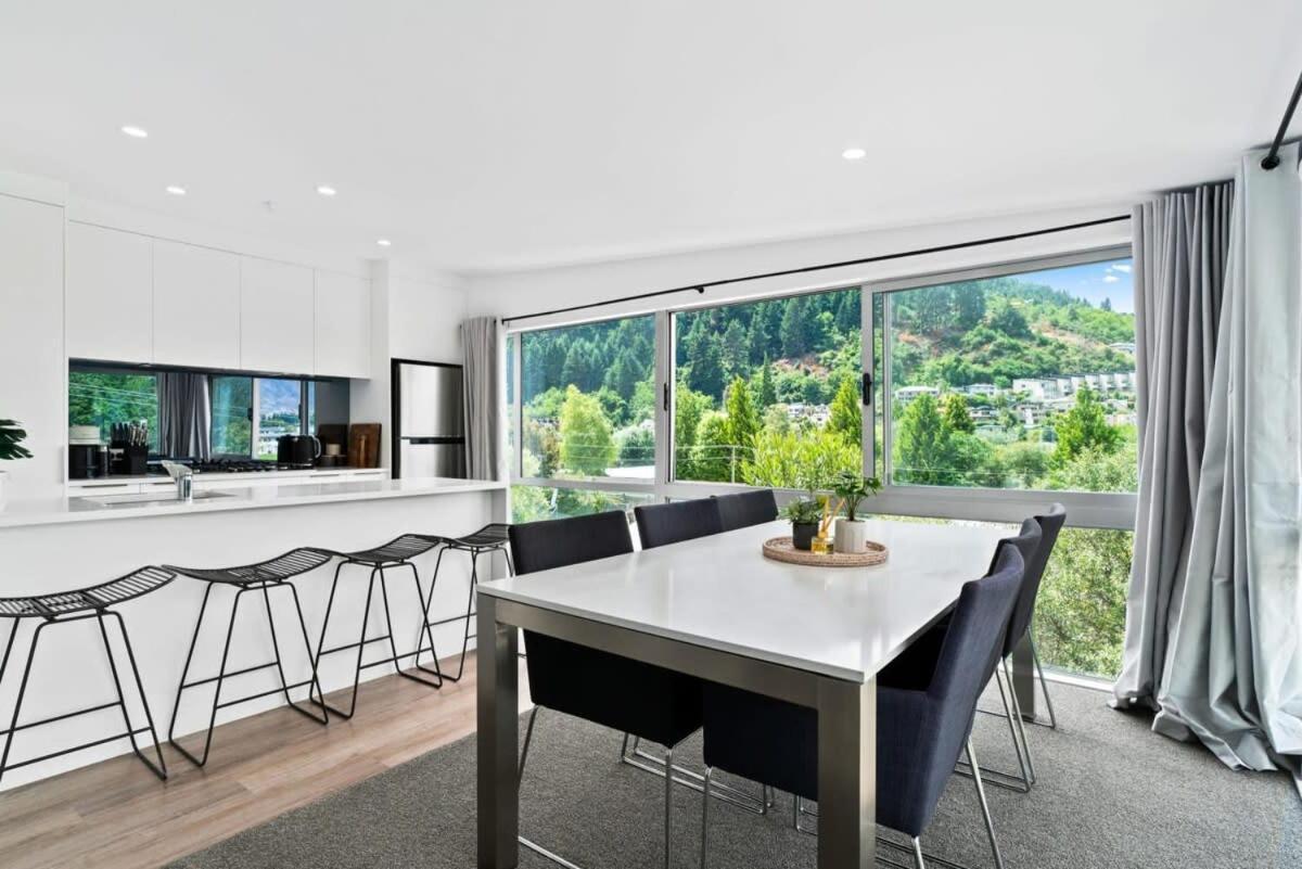 Central Queenstown Luxury Exterior photo