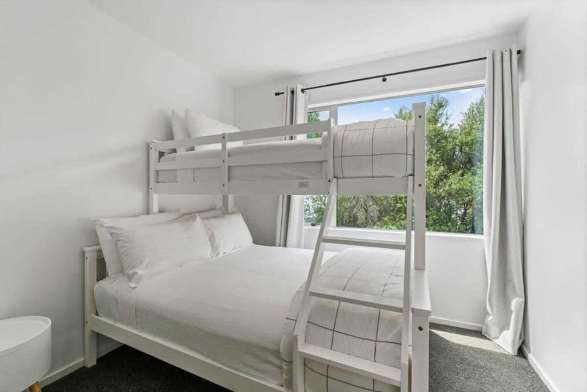 Central Queenstown Luxury Exterior photo