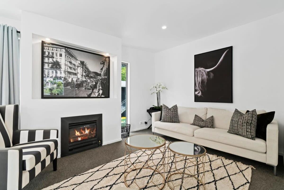 Central Queenstown Luxury Exterior photo