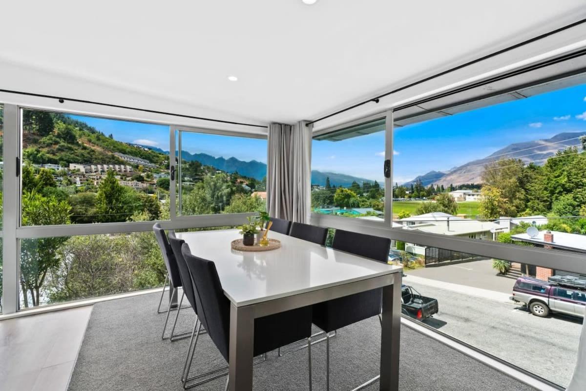 Central Queenstown Luxury Exterior photo