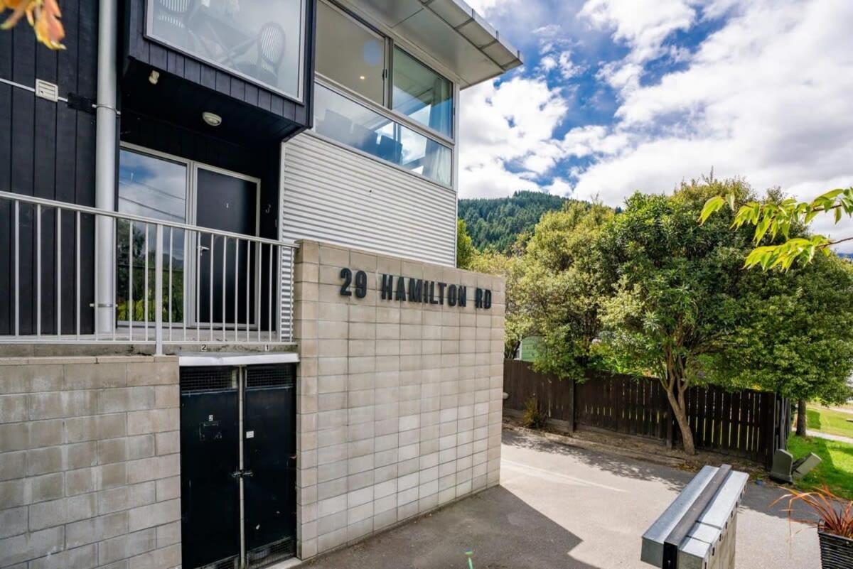 Central Queenstown Luxury Exterior photo