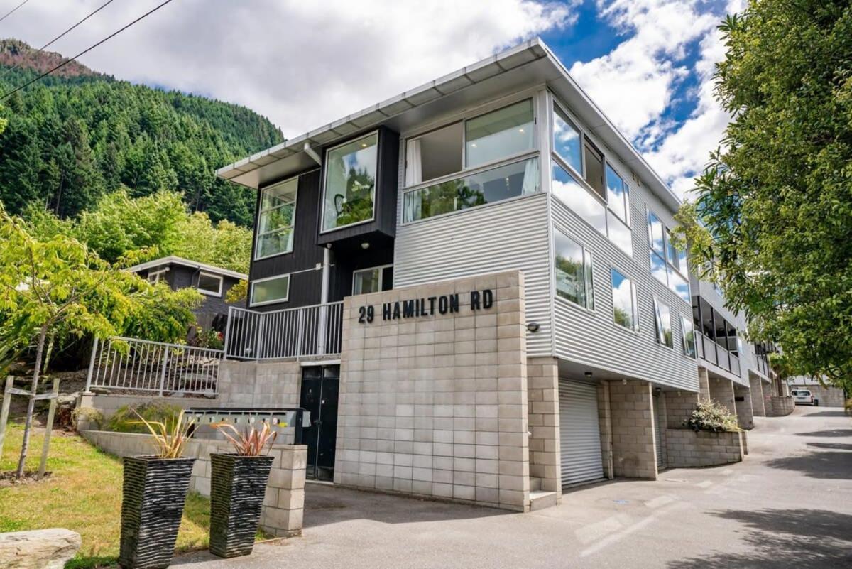 Central Queenstown Luxury Exterior photo